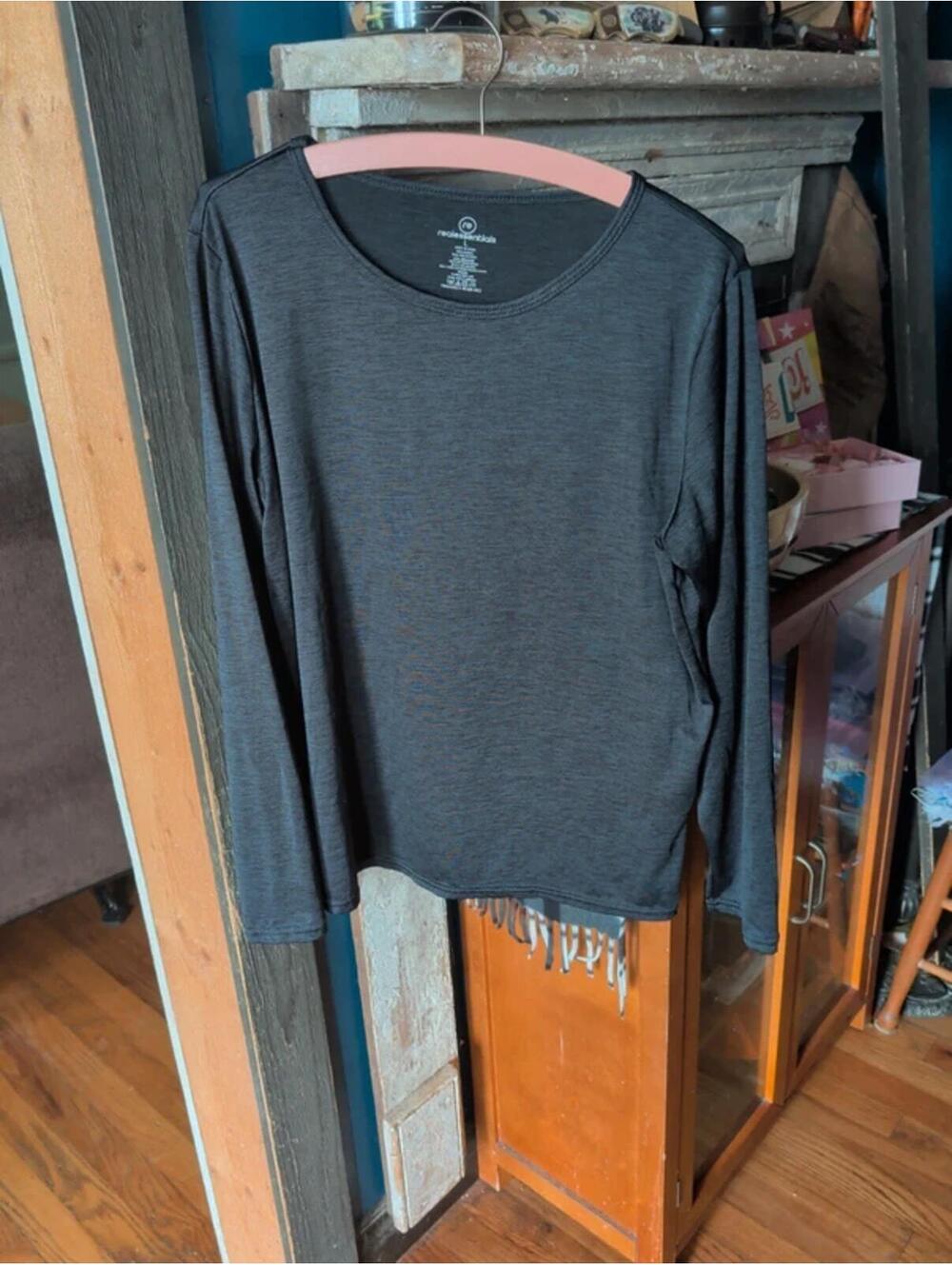 Black workout top women's sz L